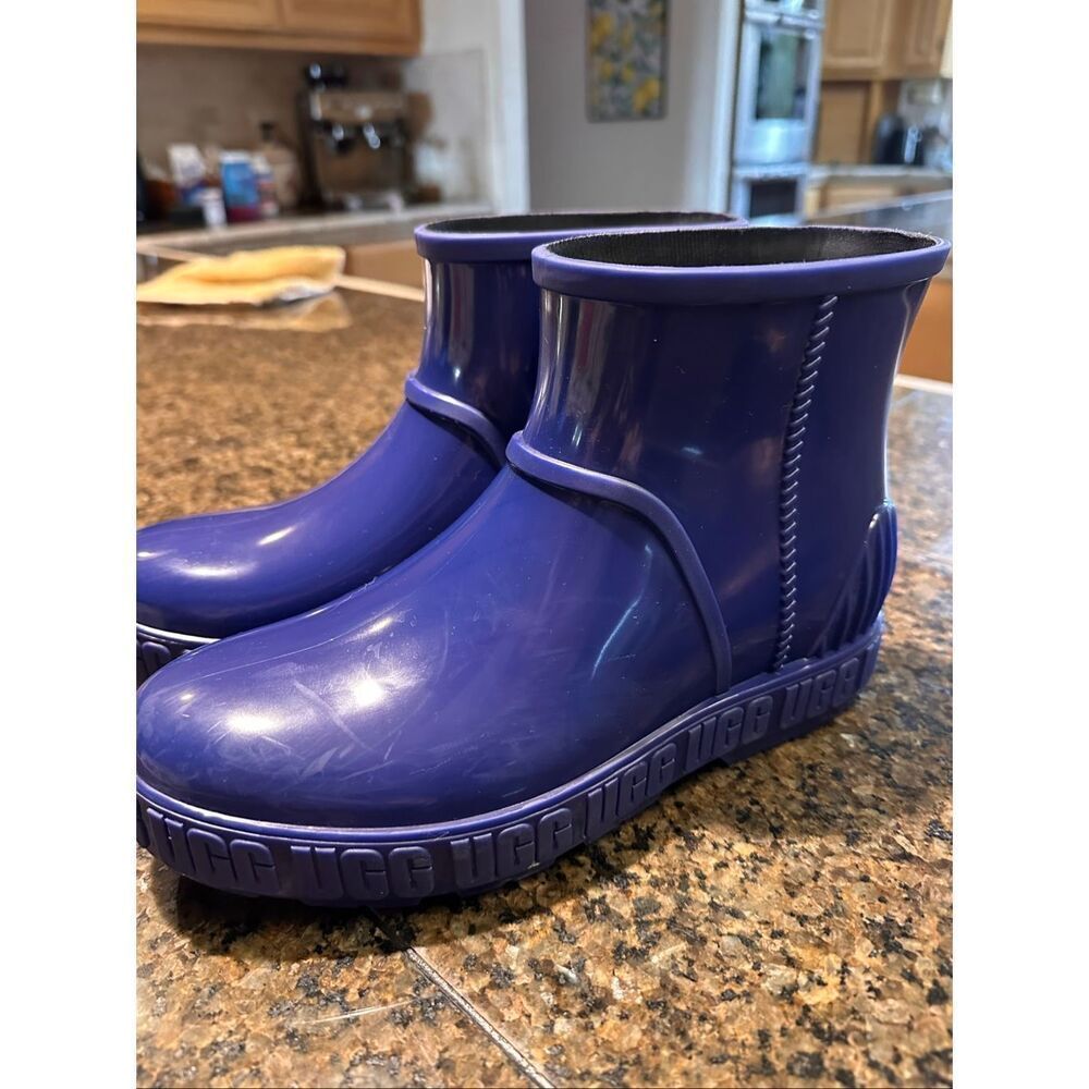 New UGG rainboots
